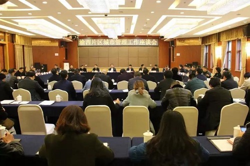 1513065882119086997.jpg 市城管委召开主城片区、渝西片区城市管理工作座谈会04.jpg